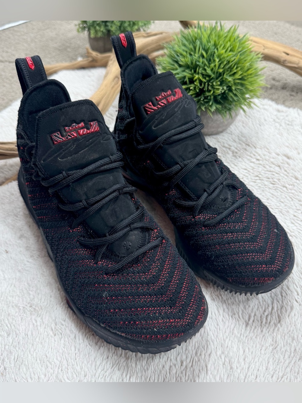 Nike LeBron 16 ‘Fresh Bred’ Basketball Sneakers